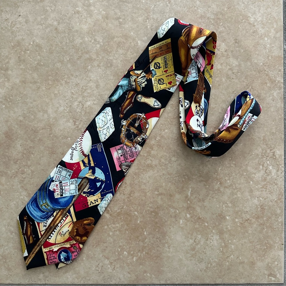 Nicole Miller Graphic Men’s Yankees Baseball Tie